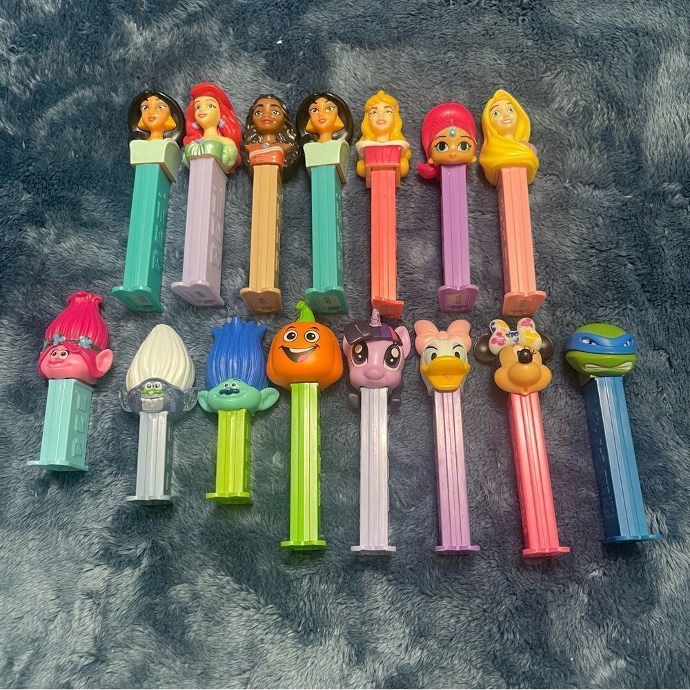 PEZ Dispenser lot